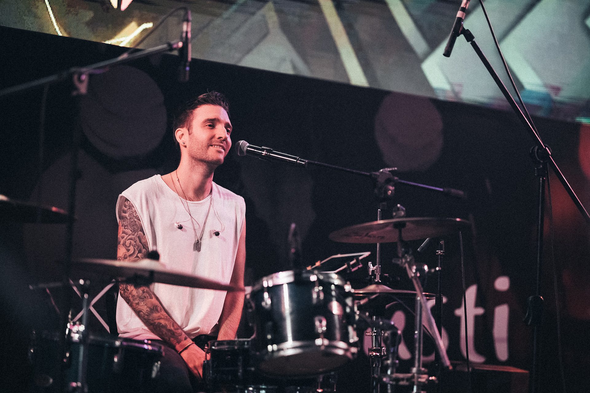 Ark Angels live on stage, Dubai nightlife